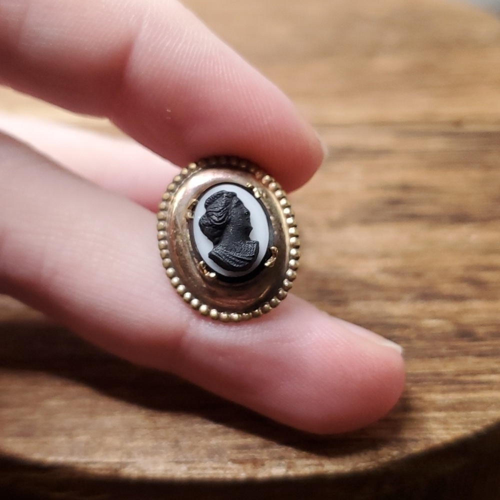 Cameo cabochon for crafters